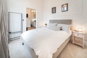 1 slaapkamer, een strijkplank/strijkijzer, wifi, beddengoed