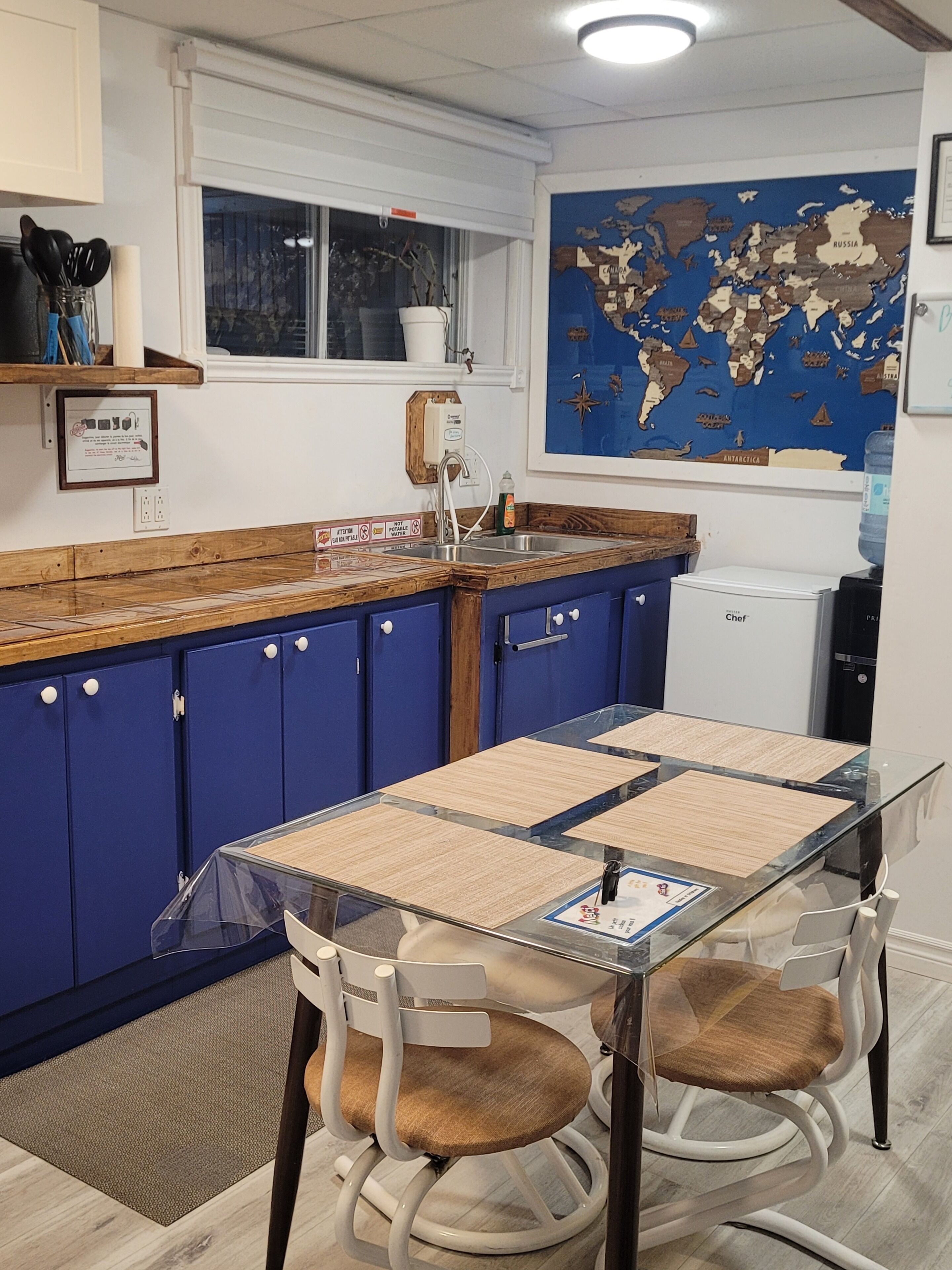 Réfrigérateur, micro-ondes, plaque de cuisson, lave-vaisselle