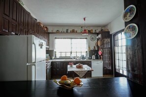 Loft, 5 Bedrooms, Balcony, Garden View | Dining