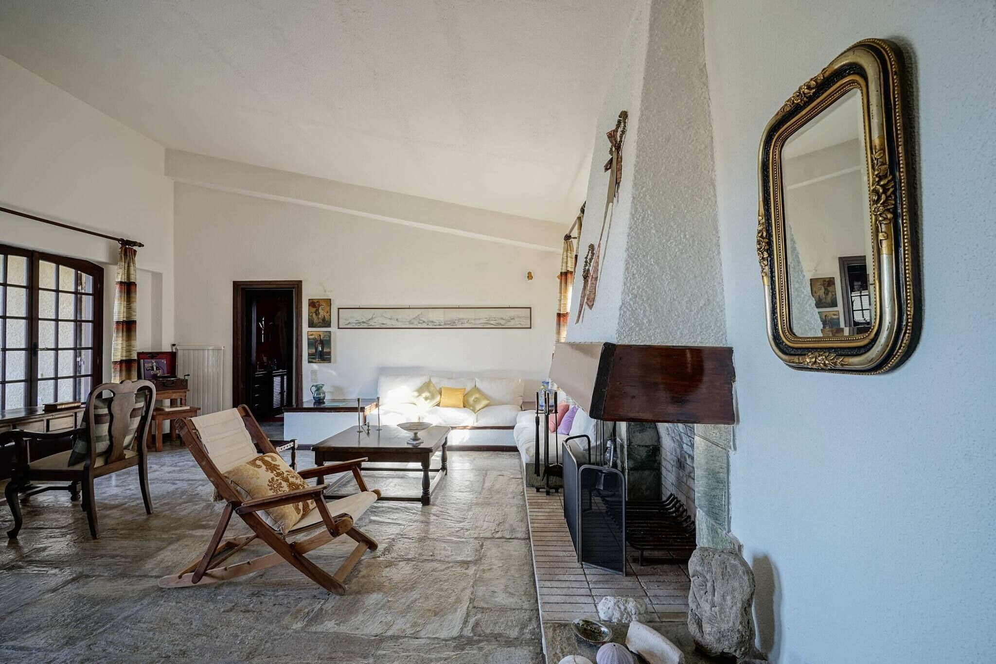 Loft, 5 Bedrooms, Balcony, Garden View | Living area