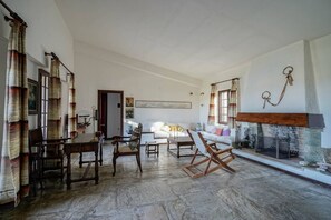 Loft, 5 Bedrooms, Balcony, Garden View | Interior