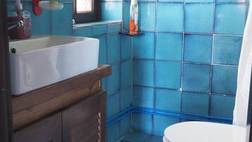 Loft, 5 Bedrooms, Balcony, Garden View | Bathroom