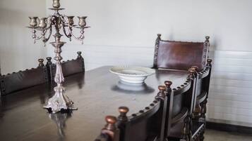 Loft, 5 chambres, balcon, vue jardin | Restauration