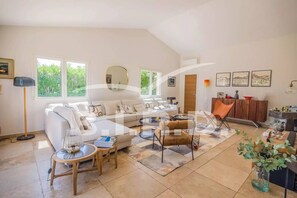 Living area - Magnificent villa in Grimaud (GRIMAUD)