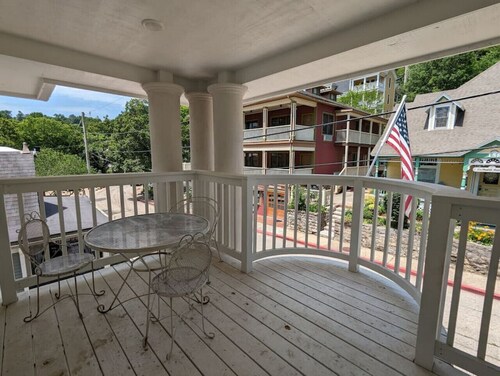 Downtown! Historic Loop Entire Home Free Parking