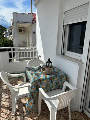 Departamento, 1 habitación, balcón, vista al jardín | Restaurante al aire libre