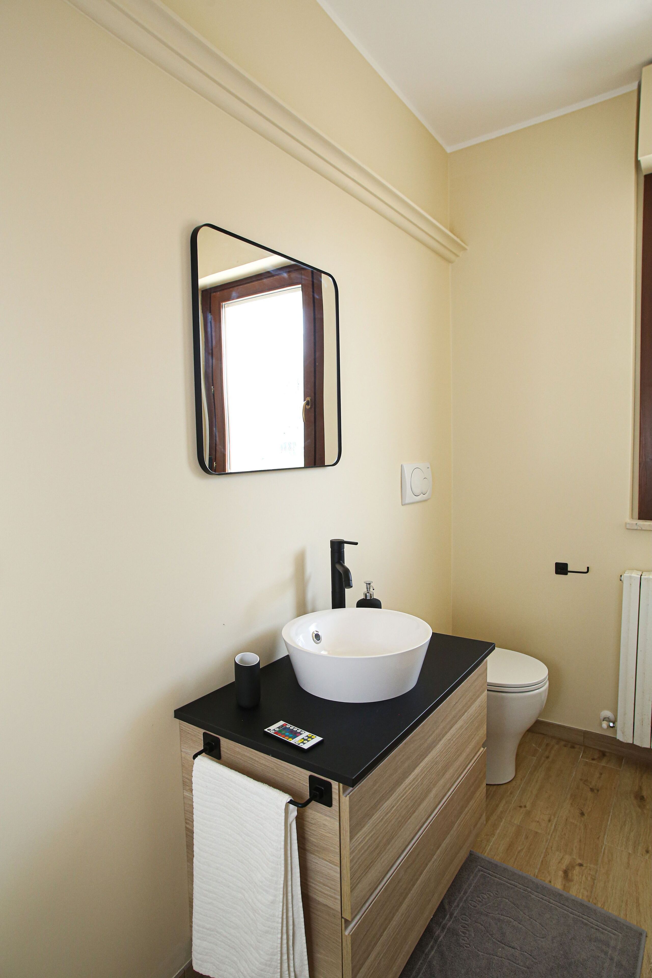 Apartment, 1 Bedroom, Accessible, Smoking | Bathroom | Bathrobes, toilet paper