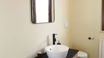 Apartment, 1 Bedroom, Accessible, Smoking | Bathroom | Bathrobes, toilet paper