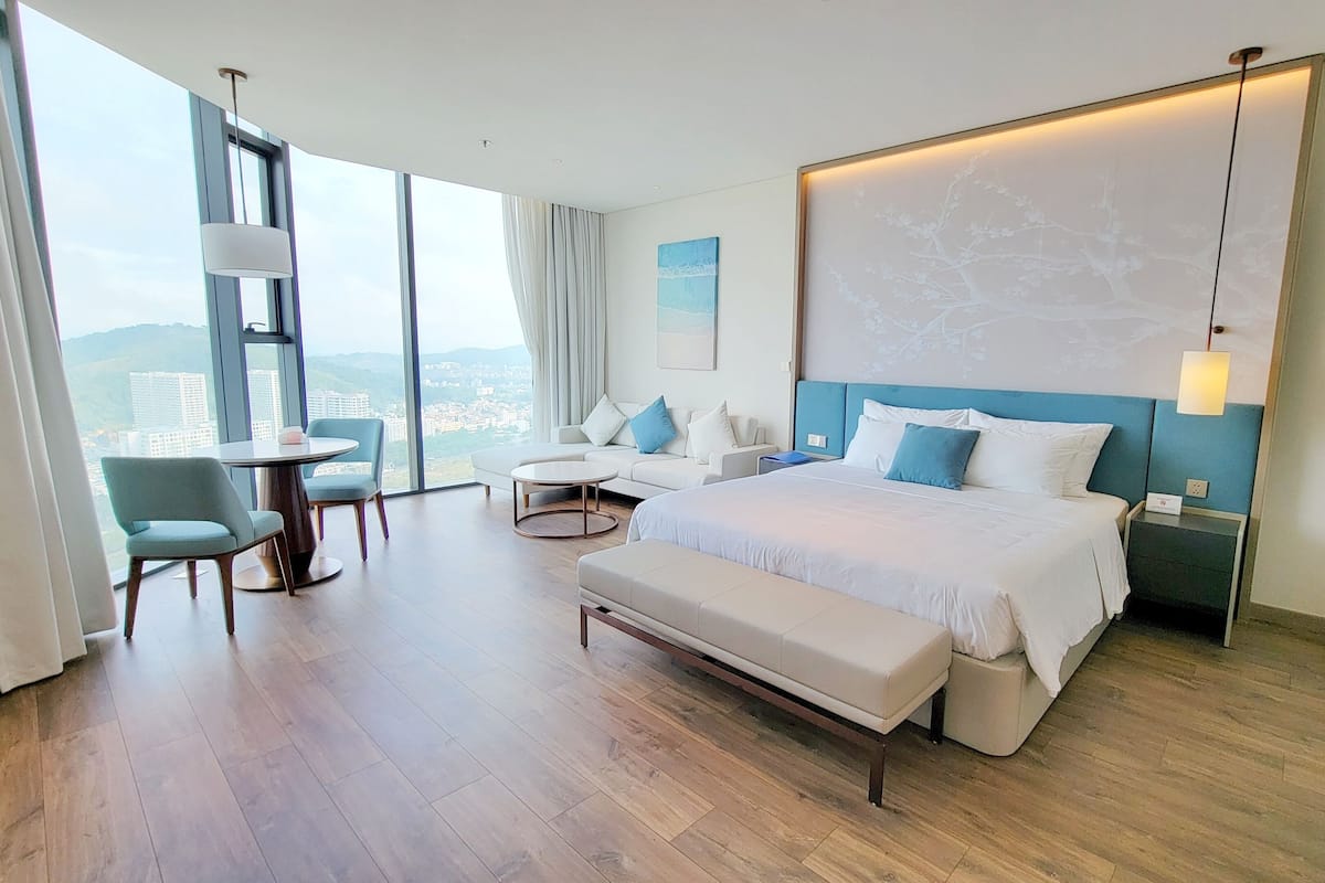 Premier Studio Suite, 1 Bedroom, Non Smoking, Partial Ocean View | Premium bedding, down duvets, Select Comfort beds, desk