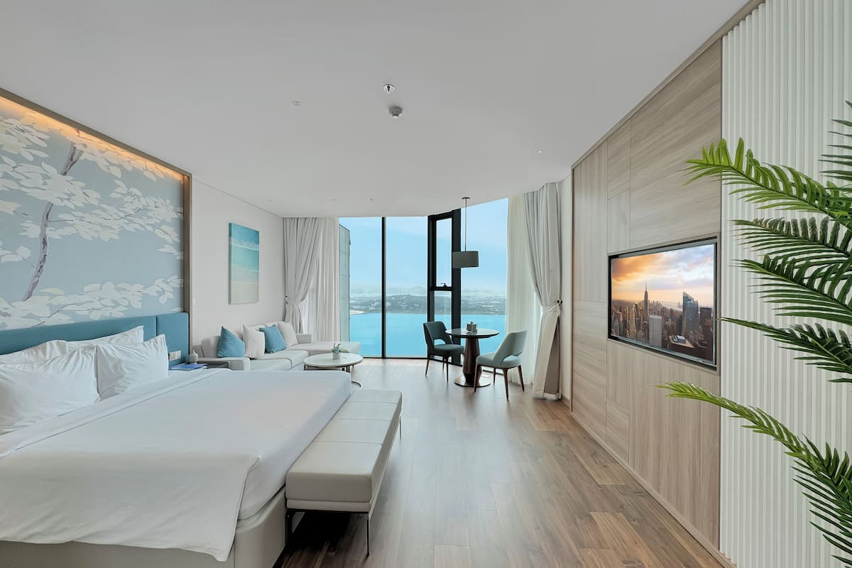 Executive Condo | 1 bedroom, premium bedding, down comforters, Select Comfort beds