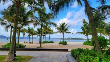 Á ströndinni, hvítur sandur