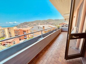Apartment, 2 Bedrooms, Smoking, Balcony | Balcony