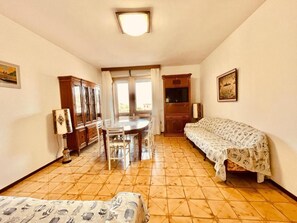 Apartment, 2 Bedrooms, Smoking, Balcony | Lounge