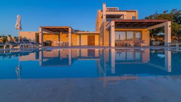 Villa, 4 soverom, privat basseng, hageutsikt | Basseng | Utendørsbasseng