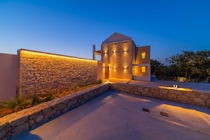 A modern building with a stone facade and a flat roof. - Carpe Diem Villa - Luxurious, 1,5km From The Beach (Rethymno)