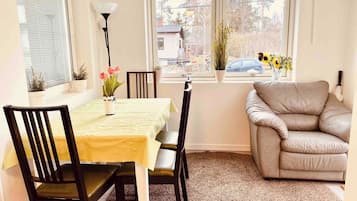 Apartment, 2 Bedrooms, Terrace, Garden View | Dining