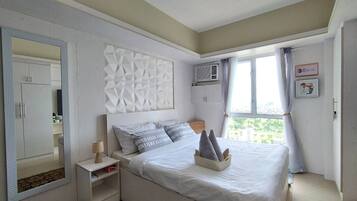 2 bedrooms, bed sheets