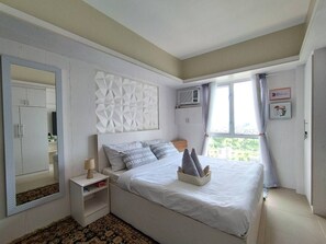 2 bedrooms, bed sheets