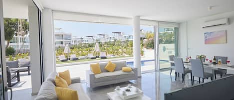 Bungalow, 3 Bedrooms, Private Pool, Garden View | Interior