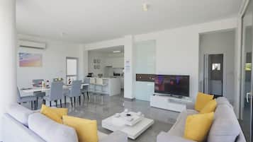 Bungalow, 3 Bedrooms, Private Pool, Garden View | Ruang tamu