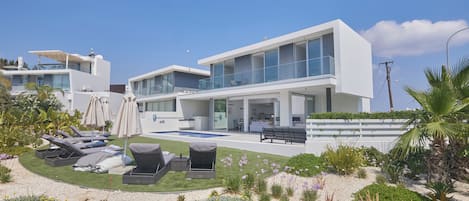 Bungalow, 3 Bedrooms, Private Pool, Garden View | Property grounds