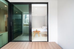Basic Studio Suite | Terrace/patio - LiveZen Bangkok (Bangkok)