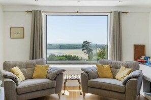 TV, DVD player, books, stereo