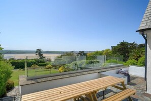 Outdoor dining - Beautiful Home with Pool Overlooking Camel Estuary (Wadebridge)