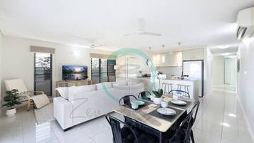 Apartemen Comfort | Makan di kamar
