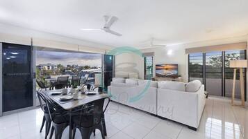 Comfort Apartment | Ruang makan