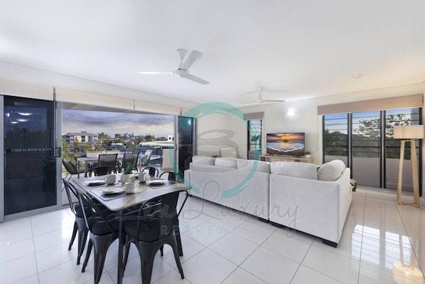 Comfort Apartment | Dining room