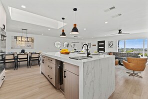 Interior - Villa Del Cerro (San Diego)