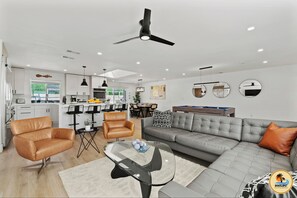 Téléviseur connecté, jeux vidéo, table de baby-foot, table de ping-pong