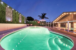 Unclassified image, 5 of 56, button