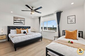 7 Schlafzimmer, Schreibtisch, Bügeleisen/Bügelbrett, Reisekinderbett