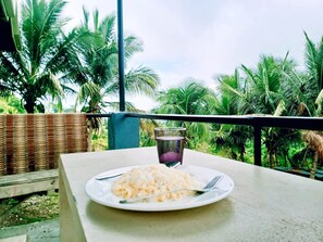 Outdoor dining - Oslob Hilltop transient house (Oslob)