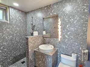 17pyeong 1st floor suite | Bilik Mandi | Pengering rambut 