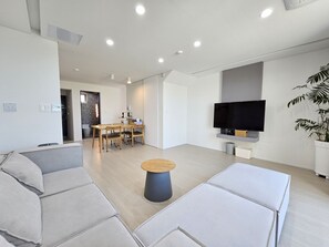 35pyeong deluxe duplex | Living area | 60-inch LED TV with cable channels - Jeju Badayeon Villa (Seogwipo)