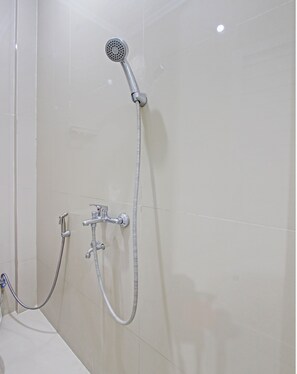 Deluxe Double Room | Bathroom | Shower