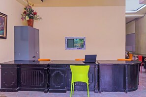 Quầy tiếp tân