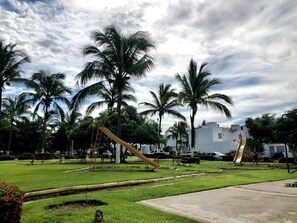 House, 2 Bedrooms, Patio | Bahagian luar