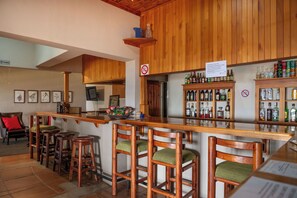 Bar (on property) - Chestnut Country Lodge (Mbombela)