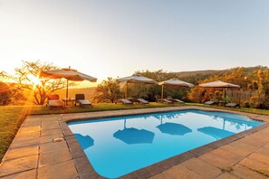 Outdoor pool - Chestnut Country Lodge (Mbombela)