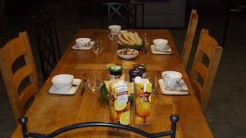 Desayuno buffet diario (EUR 10 por persona)