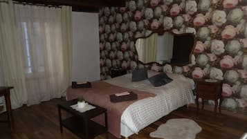 Hypo-allergenic bedding, in-room safe, individually decorated