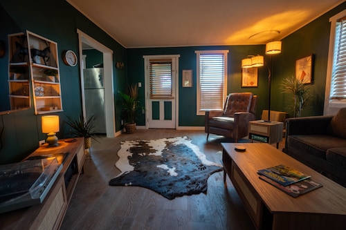 The Green House - Minutes from the Entrance to Crater Lake National Park