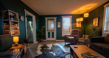 The Green House - Minutes from the Entrance to Crater Lake National Park