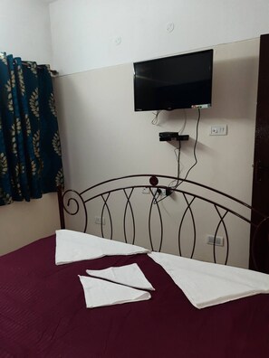 3 habitaciones, tabla de planchar con plancha, wifi y ropa de cama 