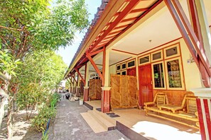 Vista frontal de la propiedad