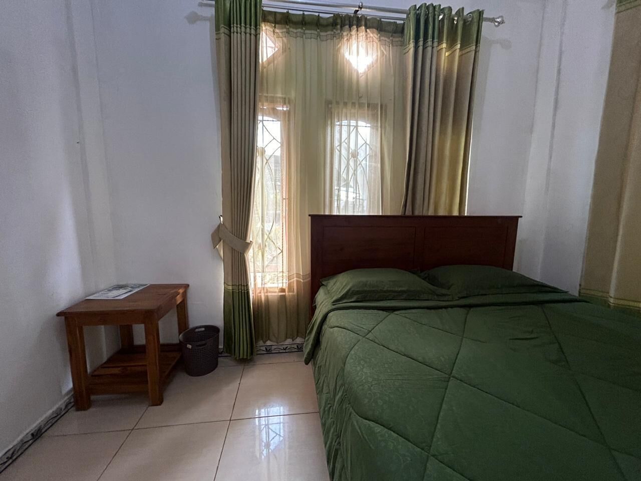 スタンダード ダブルルーム | 低刺激性寝具、WiFi (無料)、ベッドシーツ